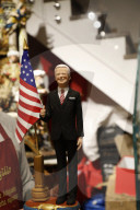 FEATURE - Neapel: Terrakotta-Figuren für die Krippe von Maradona und US-Präsident Biden
