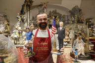 FEATURE - Neapel: Terrakotta-Figuren für die Krippe von Maradona und US-Präsident Biden
