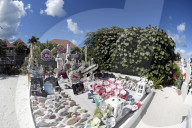 PEOPLE - Das Grab von Johnny Hallyday auf Saint Barthelemy ist komplett neu dekoriert worden