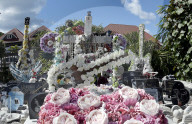 PEOPLE - Das Grab von Johnny Hallyday auf Saint Barthelemy ist komplett neu dekoriert worden