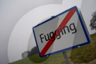 FEATURE -  Aus der Ortschaft Fucking wird Fugging