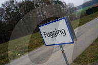 FEATURE -  Aus der Ortschaft Fucking wird Fugging