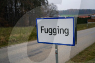 FEATURE -  Aus der Ortschaft Fucking wird Fugging