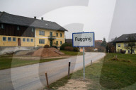 FEATURE -  Aus der Ortschaft Fucking wird Fugging
