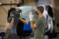 SPORT - Verunfallter Formel-1-Pilot Romain Grosjean mit eingebundenen Händen in Bahrain