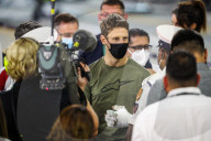 SPORT - Verunfallter Formel-1-Pilot Romain Grosjean mit eingebundenen Händen in Bahrain