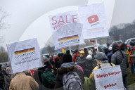 NEWS - Coronavirus: Querdenken-Demo im Rheinpark Golzheim