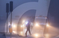 FEATURE - London erwacht im Nebel