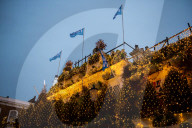 FEATURE - Weihnachtsdeko extrem am Pup The Churchill Arms in London