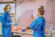 NEWS - Coronavirus:  Grösstes Corona-Testzentrum der Niederlande testet 7000 Personen am Tag