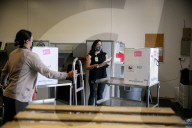 NEWS - Coronavirus: COVID-19-Impfstoff trifft in San Diego ein
