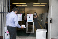 NEWS - Coronavirus: COVID-19-Impfstoff trifft in San Diego ein
