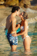 PEOPLE - Ehemalige Miss Universe Iris Mittenaere und ihr Freund Diego El Glaoui baden auf  St-Barth