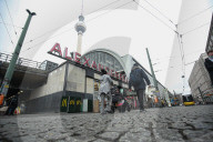 NEWS - Coronavirus: Lockdown am Berliner Alexanderplatz