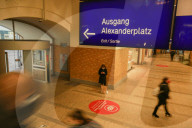 NEWS - Coronavirus: Lockdown am Berliner Alexanderplatz