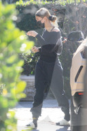 PREMIUM EXCLUSIVE So pretty! Hailey Baldwin going to private gym with lots of jewelry