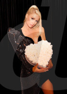 PEOPLE - Weihnächtliches Fotoshooting mit Paris Hilton und Carter Reum