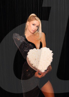 PEOPLE - Weihnächtliches Fotoshooting mit Paris Hilton und Carter Reum