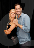 PEOPLE - Weihnächtliches Fotoshooting mit Paris Hilton und Carter Reum