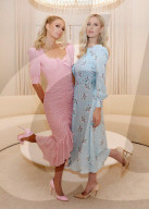 PEOPLE - Weihnächtliches Fotoshooting mit Paris Hilton und Carter Reum