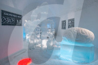 FEATURE - Kann virtzuell besucht werden: Das Icehotel im Norden Schwedens hat jedes Zimmer mit Eisskulpturen thematisiert
