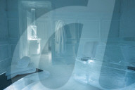 FEATURE - Kann virtzuell besucht werden: Das Icehotel im Norden Schwedens hat jedes Zimmer mit Eisskulpturen thematisiert