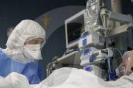 NEWS - Coronavirus: Nah am Menschen: Pflegepersonal auf einer Covid-Intensivstation in Rom