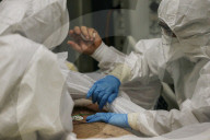 NEWS - Coronavirus: Nah am Menschen: Pflegepersonal auf einer Covid-Intensivstation in Rom