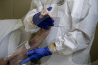 NEWS - Coronavirus: Nah am Menschen: Pflegepersonal auf einer Covid-Intensivstation in Rom