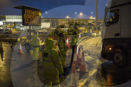 UK French border closed stranding lorry drivers in Kent