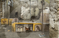 Archaeologists discover ancient 'Street Food Shop' - Pompeii