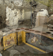 Archaeologists discover ancient 'Street Food Shop' - Pompeii