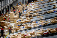 NEWS - Viel zu tun im Paketlager von DPD im holländischen Oirschot