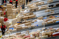 NEWS - Viel zu tun im Paketlager von DPD im holländischen Oirschot