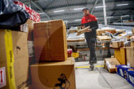 NEWS - Viel zu tun im Paketlager von DPD im holländischen Oirschot