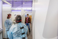 NEWS - Coronavirus: Grösste Corona-Testlinie in den Niederlanden: 7000 Menschen werden pro Tag getestet