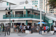 NEWS - Coronavirus: Partygänger trotz steigender Coronazahlen in Palm Beach, Florida