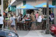 NEWS - Coronavirus: Partygänger trotz steigender Coronazahlen in Palm Beach, Florida