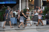 NEWS - Coronavirus: Partygänger trotz steigender Coronazahlen in Palm Beach, Florida