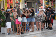 NEWS - Coronavirus: Partygänger trotz steigender Coronazahlen in Palm Beach, Florida