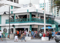 NEWS - Coronavirus: Partygänger trotz steigender Coronazahlen in Palm Beach, Florida