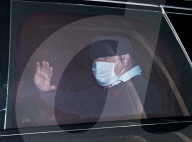 NEWS - Boris Johnson wird morgens nach dem Jogging zurück in die Downing Street gefahren