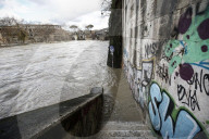 NEWS - Tagelanger Regen in Rom lässt den Wasserstand des Tiber stark ansteigen