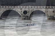 NEWS - Tagelanger Regen in Rom lässt den Wasserstand des Tiber stark ansteigen