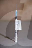 NEWS - Coronavirus: Spritze mit Impfstoff von Pfizer Biontech
