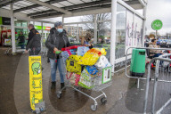 Supermarkets warn of shortages due to new Covid-19 strain