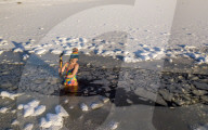 FEATURE - Ist doch kalt: Schotten beim Eisschwimmen im Threipmuir Stausee