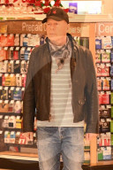EXKLUSIV - Bruce Willis weigert sich eine Maske zu tragen und wird aus dem Laden verwiesen