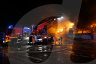 NEWS - Grossbrand zerstört Lagerhallenkomplex in Hamburg