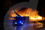 NEWS - Grossbrand zerstört Lagerhallenkomplex in Hamburg